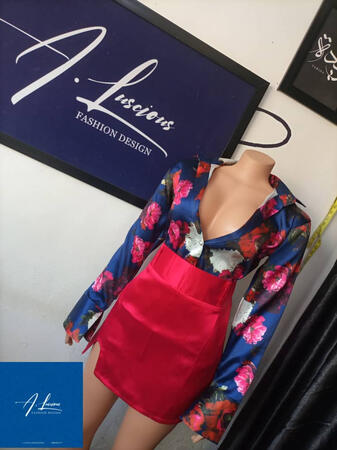 Cropped Neck Short Gown